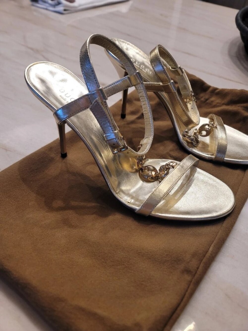 Gucci Womens Shoes Marina Chain Accent T strap 7 1/2 B Gold